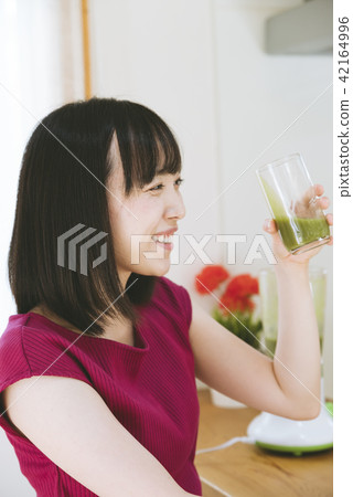 做圓滑的人的婦女 42164996