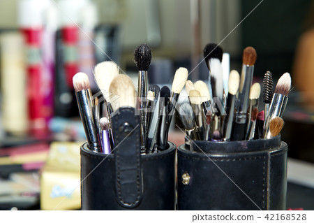 makeup Brushes 42168528