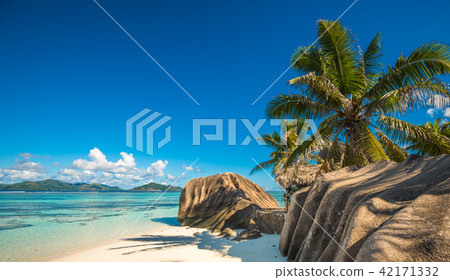 Tropical island beach, La Digue, Seychelles 42171332