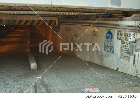 A ghost tunnel near Shinagawa New Station 42171636