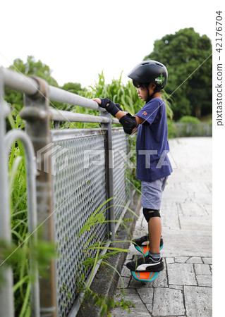 Children practicing brave board 42176704
