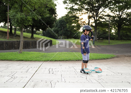 Children practicing brave board Children practicing brave board 42176705