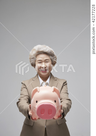 金融,商業,運氣,高級,晚年,老年人,韓國人 金融,商業,運氣,高級,晚年,老年人,韓國人 42177228