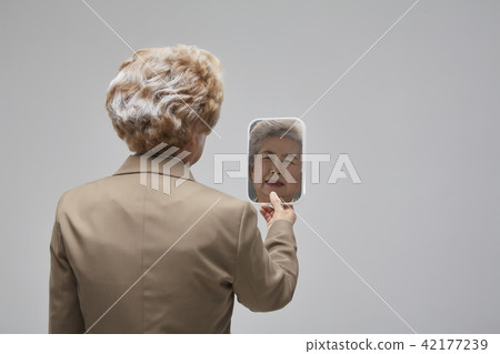 牛軋糖,老人,老人,老人,韓國人 牛軋糖,老人,老人,老人,韓國人 42177239
