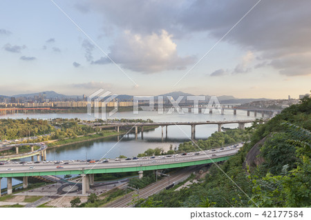 濱江北路，奧林匹克公路，東部公路，都留橋，龍橋，東湖大橋，漢南橋，城東區，中南川，漢江，首爾 42177584