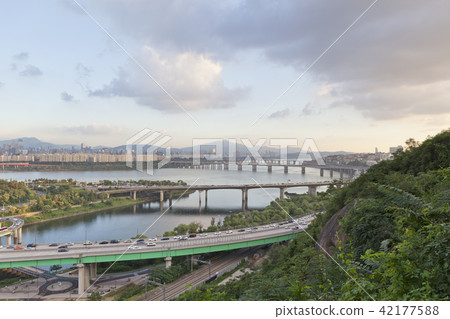 濱江北路，奧林匹克公路，東部公路，都留橋，龍橋，東湖大橋，漢南橋，城東區，中南川，漢江，首爾 42177588