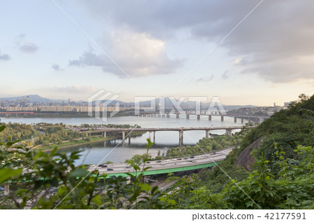 濱江北路，奧林匹克公路，東部公路，都留橋，龍橋，東湖大橋，漢南橋，城東區，中南川，漢江，首爾 42177591