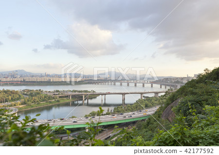 濱江北路，奧林匹克公路，東部公路，都留橋，龍橋，東湖大橋，漢南橋，城東區，中南川，漢江，首爾 42177592
