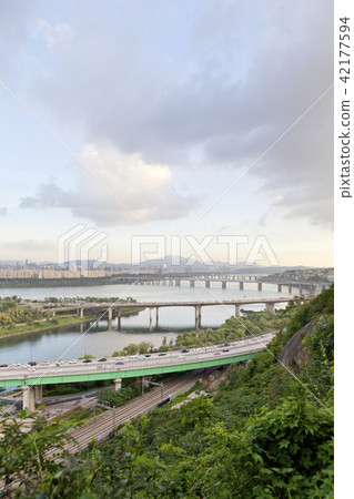 濱江北路，奧林匹克公路，東部公路，都留橋，龍橋，東湖大橋，漢南橋，城東區，中南川，漢江，首爾 42177594