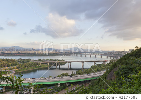 濱江北路，奧林匹克公路，東部公路，都留橋，龍橋，東湖大橋，漢南橋，城東區，中南川，漢江，首爾 42177595