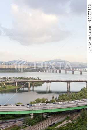 濱江北路，奧林匹克公路，東部公路，都留橋，龍橋，東湖大橋，漢南橋，城東區，中南川，漢江，首爾 42177596