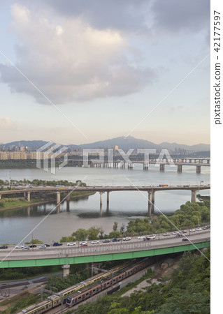 Riverside North Road, Olympic Highway, Dongbu Highway, Dumyo Bridge, Dragon Bridge, Dongho Bridge, Hannam Bridge, Seongdong-gu, Jungnangcheon, Han River, Seoul Riverside North Road, Olympic Highway, Dongbu Highway, Dumyo Bridge, Dragon Bridge, Dongho Bridge, Hannam Bridge, Seongdong-gu, Jungnangcheon, Han River, Seoul 42177597