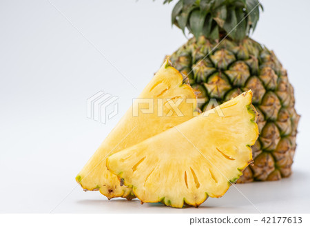 Feng pear heat-fed water fruit white bottom pineapple pineapple 42177613
