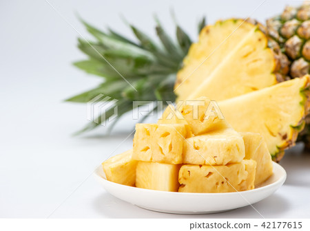 Feng pear heat-fed water fruit white bottom pineapple pineapple 42177615