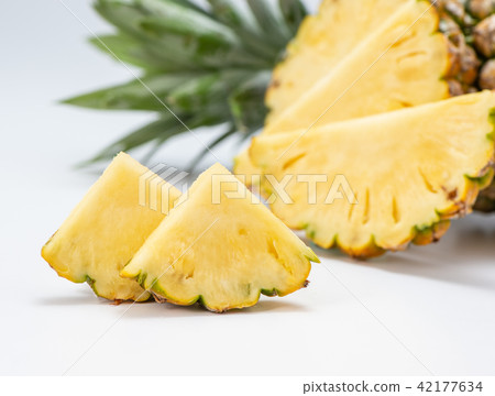 Feng pear heat-fed water fruit white bottom pineapple pineapple 42177634