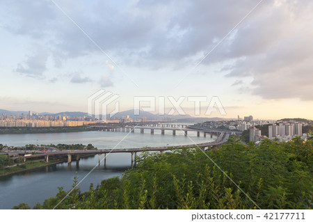 Riverside North Road, Olympic Highway, Dongbu Highway, Dumyo Bridge, Dragon Bridge, Dongho Bridge, Hannam Bridge, Seongdong-gu, Jungnangcheon, Han River, Seoul Riverside North Road, Olympic Highway, Dongbu Highway, Dumyo Bridge, Dragon Bridge, Dongho Bridge, Hannam Bridge, Seongdong-gu, Jungnangcheon, Han River, Seoul 42177711