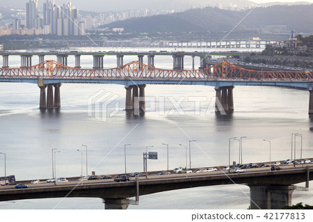 濱江北路,奧林匹克高速公路,東湖大橋,漢南橋,城東區,中南川,漢江,首爾 濱江北路,奧林匹克高速公路,東湖大橋,漢南橋,城東區,中南川,漢江,首爾 42177813