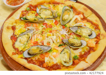 Pizza seafood and shellfish of Soft Focus 42177924