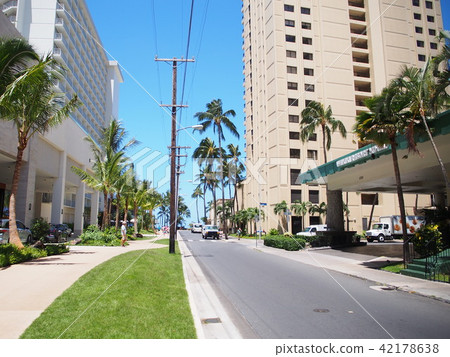 In Waikiki city 42178638