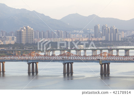 Dongho Bridge, Hannam Bridge, Riverside North Road, Han River Municipal Park, Gwanak Mountain, Gangnam-gu, Han River, Seoul Dongho Bridge, Hannam Bridge, Riverside North Road, Han River Municipal Park, Gwanak Mountain, Gangnam-gu, Han River, Seoul 42178914
