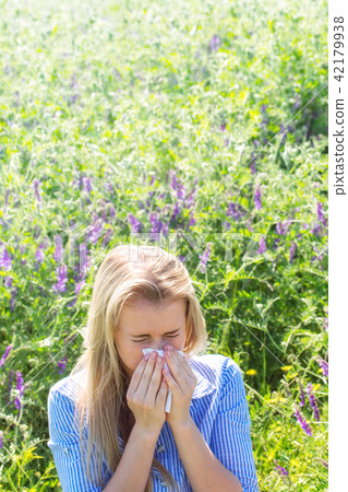 Allergic reaction to seasonal flowering Allergic reaction to seasonal flowering 42179938