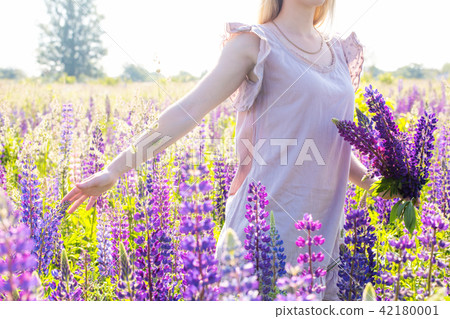 woman enjoying freedom, close-up woman enjoying freedom, close-up 42180001