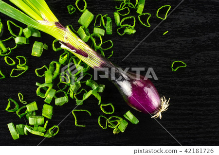 Fresh Raw green spring onion on black wood Fresh Raw green spring onion on black wood 42181726