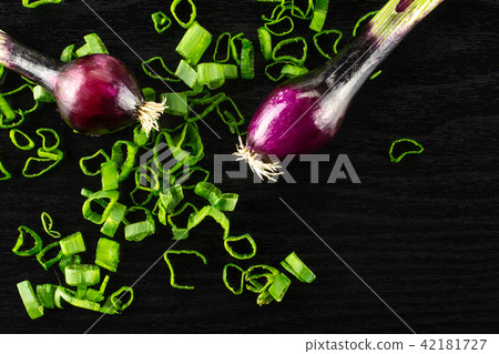 Fresh Raw green spring onion on black wood Fresh Raw green spring onion on black wood 42181727