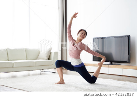 vixen, midinette, Woman 42182037