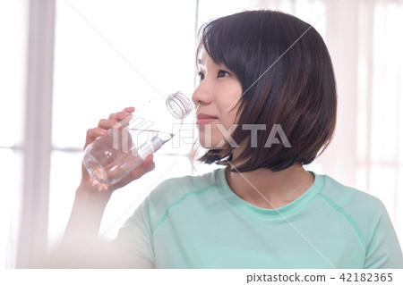 girl,sport,towel,water,drink,health,life,gym 42182365