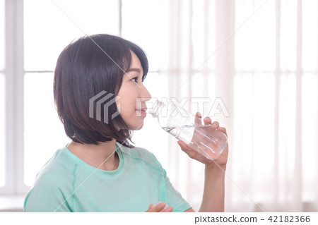 girl,sport,towel,water,drink,health,life,gym girl,sport,towel,water,drink,health,life,gym 42182366