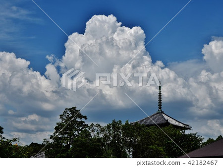 Cloud cover 42182467