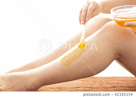 巴西蠟像_腳_脫毛不必要的頭髮治療 巴西蠟像_腳_脫毛不必要的頭髮治療 42183154