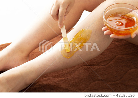 巴西蠟像_腳_脫毛不必要的頭髮治療 巴西蠟像_腳_脫毛不必要的頭髮治療 42183156