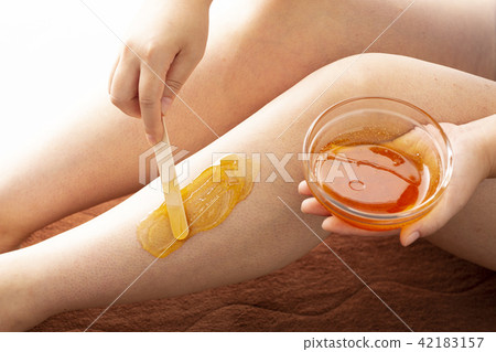 巴西蠟像_腳_脫毛不必要的頭髮治療 巴西蠟像_腳_脫毛不必要的頭髮治療 42183157
