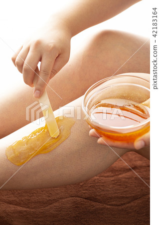 巴西蠟像_腳_脫毛不必要的頭髮治療 巴西蠟像_腳_脫毛不必要的頭髮治療 42183164