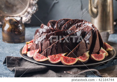 Gingerbread Bundt Cake 42184744