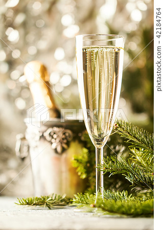 Champagne on sparkling background Champagne on sparkling background 42184764