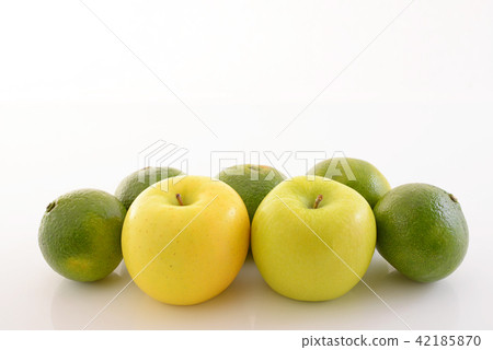 Fresh fruit 42185870