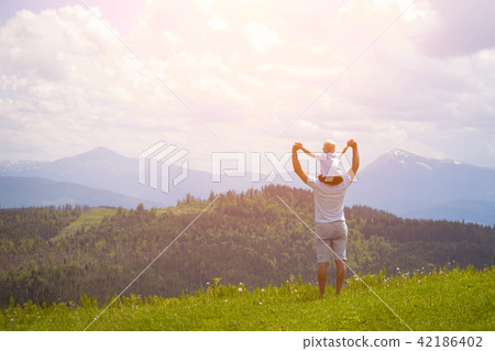 Father with a small son on his shoulders 42186402