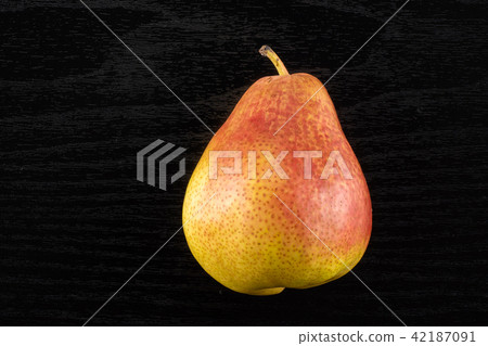Fresh Raw red pear on black wood 42187091
