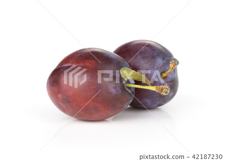 Fresh Raw vibrant plums isolated on white Fresh Raw vibrant plums isolated on white 42187230