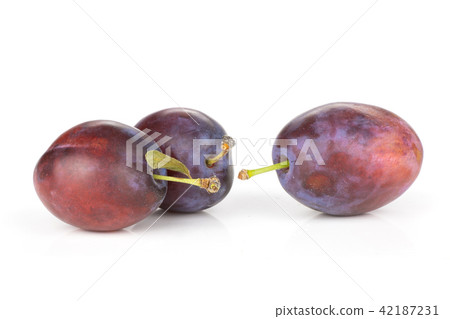 Fresh Raw vibrant plums isolated on white 42187231