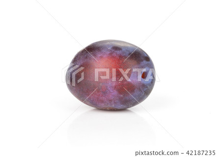 Fresh Raw vibrant plums isolated on white Fresh Raw vibrant plums isolated on white 42187235