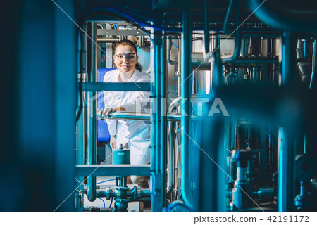 modern factory worker 42191172