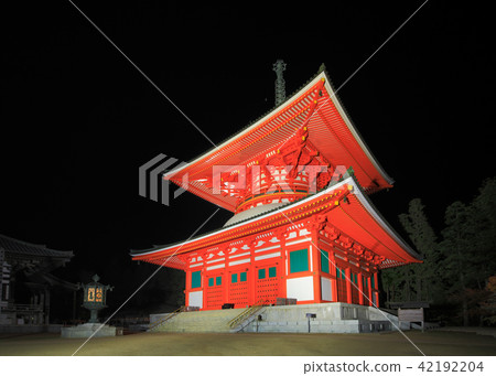 夜晚的基地塔 夜晚的基地塔 42192204