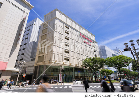 從Ostsun爭奪交叉點的名古屋市地平線視圖Matsuzakaya名古屋商店 從Ostsun爭奪交叉點的名古屋市地平線視圖Matsuzakaya名古屋商店 42192453