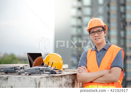 Engineer man using drone, laptop for site survey 42192917