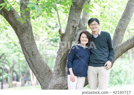 Fresh green senior oshidori couple Fresh green senior oshidori couple 42193717