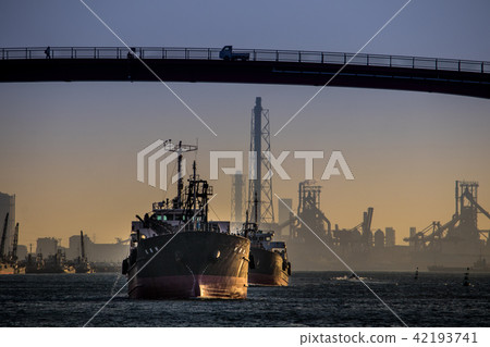 Nakashima Ohashi and cargo ship Nakashima Ohashi and cargo ship 42193741